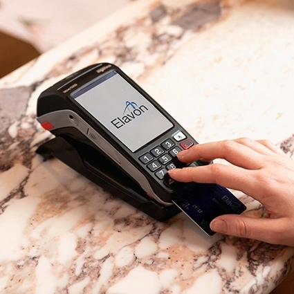 Terminal na ladzie - bezpieczne płatności kartą